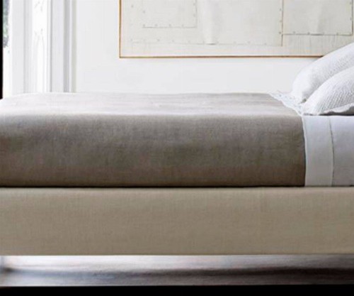 Cama com dossel