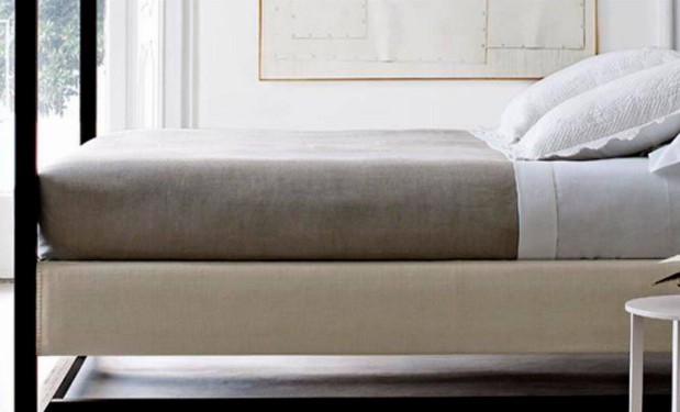 Cama com dossel