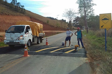 Redutores de Velocidade são instalados na estrada "Muriaé-Miraí"