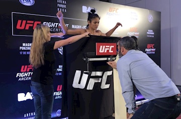 Adversária não bate peso, mas luta de Poliana Botelho é confirmada pelo UFC