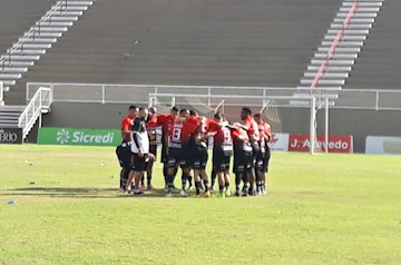 Nacional empata a segunda em casa e vê rivais ameaçarem a liderança