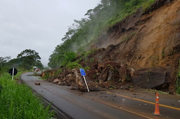 Trecho da BR-116 segue interditado entre Muriaé e Laranjal