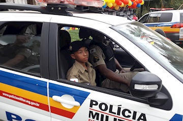 PM realiza festa de aniversário surpresa para menino na zona rural de Muriaé