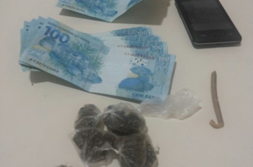 Polícia Militar apreende homem com drogas e cerca de R$ 5 mil em notas falsas em Muriaé