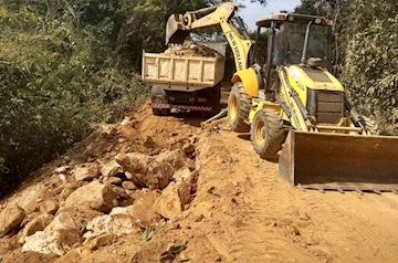 Prefeitura de Muriaé realiza reparos na "Estrada do Ivaí"