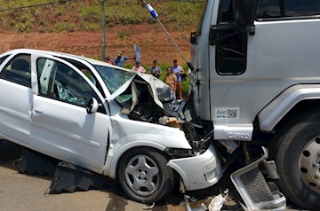 Grave acidente mata duas pessoas na BR-356 em Muriaé