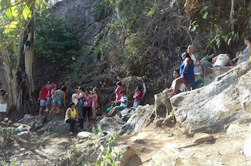 Moradores de Boa Família realizam caminhada penintencial pedindo chuvas na região