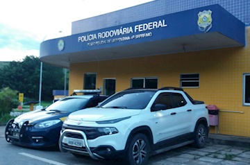 Carro roubado e clonado é apreendido pela Polícia Rodoviária Federal de Leopoldina na tarde dessa Quarta-Feira (17/01)