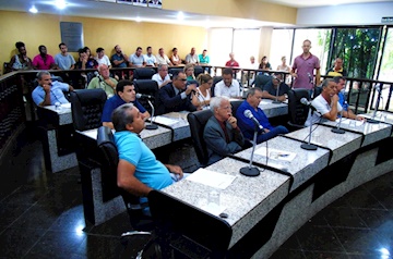  Meio passe para estudantes é aprovado e direito de idosos vetado na Câmara de Muriaé 