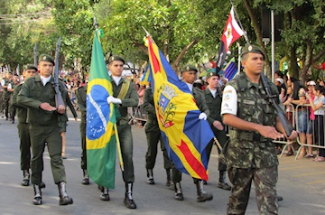 Desfiles cívicos acontecem nesta quinta e sexta-feira na Rua Coronel Domiciano em Muriaé