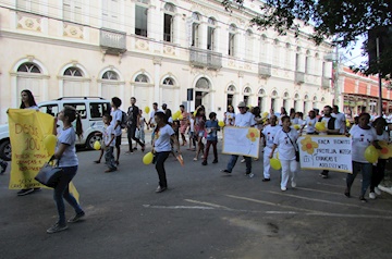 Caminhada celebra Dia Nacional de Combate ao Abuso e à Exploração Sexual de Crianças e Adolescentes