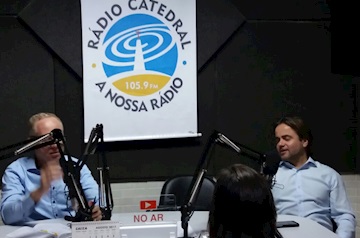 Eros Biondini visita os estúdios da Rádio Catedral