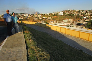 Prefeitura realiza calçamento de ruas para melhorar o trânsito em Muriaé