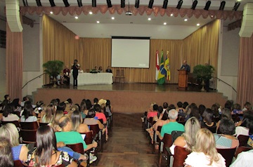 Conferência discute propostas para implantar Plano Nacional de Educação em Muriaé e melhorar ensino na cidade