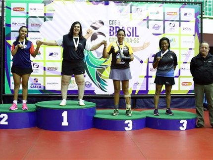 Brígida dos Reis supera dores para ser campeã da classe 8 na Copa Brasil