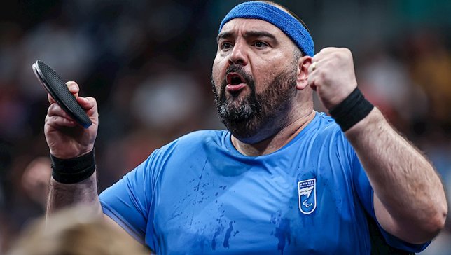 Após garantir a medalha de bronze em duplas, Claud