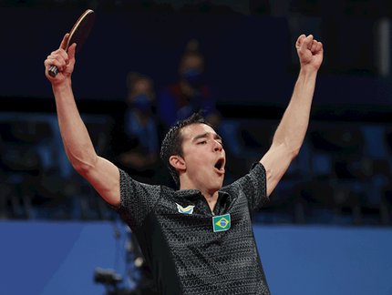 Histórico! Hugo Calderano vence jogo épico contra chinês e avança à final do Mundial de Tênis de Mesa