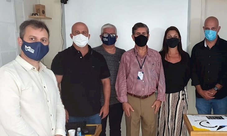 Diretoria eleita, com o presidente Alaor Azevedo (