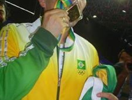HUGO HOYAMA SE RECUPERA DA LUXAÇÃO