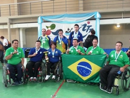 BRASILEIROS COMEMORAM RESULTADOS OBTIDOS NA ARGENTINA