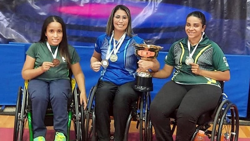 Raiza da Silva, Thaís Severo e Juliana da Silva co