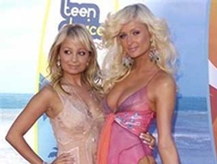 NICOLE RICHIE ESTÁ VICIADA EM TÊNIS DE MESA