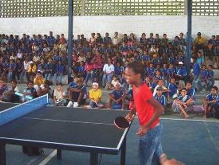 ESCOLAS ESTADUAIS DE MINAS CONHECEM DE PERTO O TÊNIS DE MESA