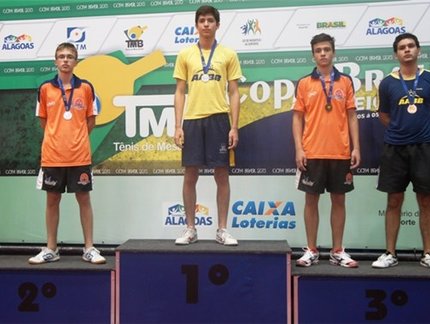 Leonardo Lima comemora a conquista do título no Rating N