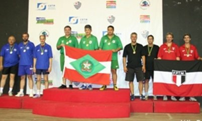CATARINENSES VENCEM NA VETERANOS 40