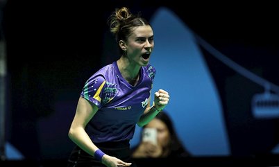 De virada, Bruna Takahashi vence a 1ª em 2025 e vai às oitavas em Omã