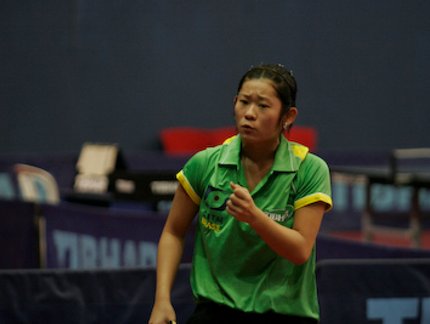 CARINA SUPERA NERVOSISMO E VENCE PRIMEIRA PARTIDA
