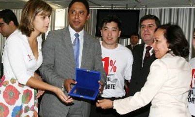 CBTM ENTREGA PLACA DE HOMENAGEM AO MINISTRO DOS ESPORTES