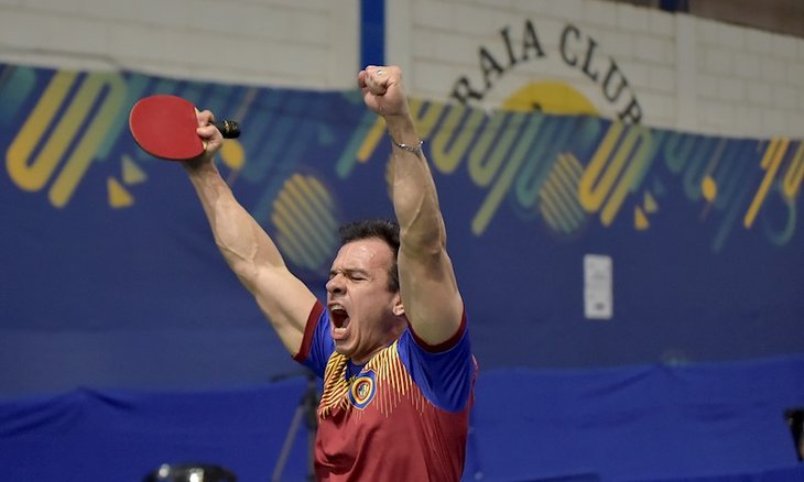Eduardo Oliveira vibra ao conquistar o título do V