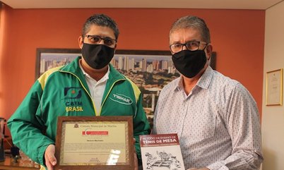 Nelson Machado é homenageado por presidente da Câmara de Vereadores de Marília