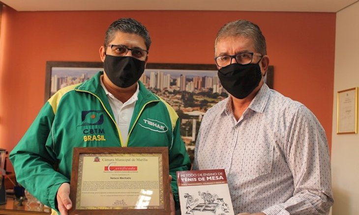 Nelson Machado é homenageado por presidente da Câmara de Vereadores de Marília