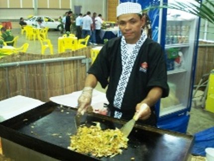 JAPONESES APROVAM YAKISOBA DO CEARENCE KAKÁ