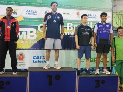 Cláudio Beznos leva a medalha de ouro do Rating C para as Laranjeiras