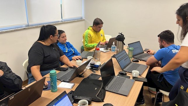 Área de seleções reunida para alinhar processos e 