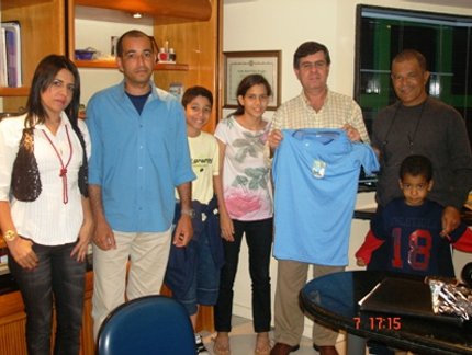AILTON DA SILVA VISITA A SEDE DA CBTM COM A FAMÍLIA