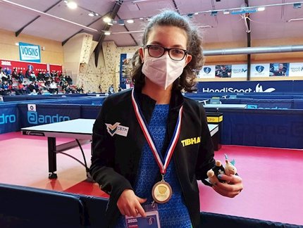 Sophia Kelmer leva bronze no individual e Lucas Arabian assegura o pódio no torneio por equipes do Aberto da França