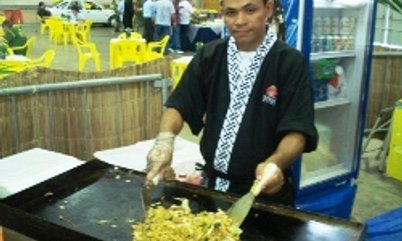 JAPONESES APROVAM YAKISOBA DO CEARENCE KAKÁ