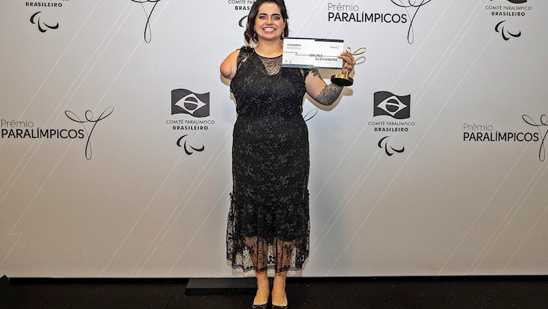Bruna Alexandre durante a entrega do Prêmio Paralí