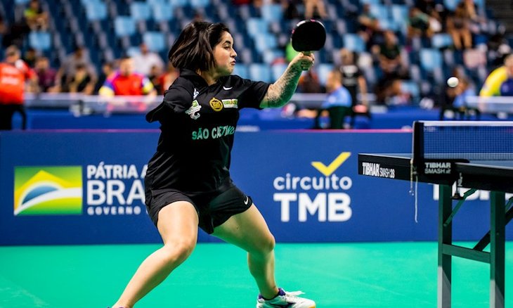 Medalhista paralímpica, Bruna Alexandre segue cole