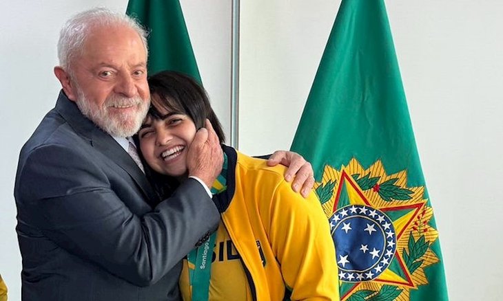 Bruna Alexandre e Lula em evento no Palácio do Pla