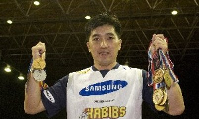 HUGO HOYAMA BATE BOLA COM A NOVA GERAÇÃO NAS OLIMPÍADAS ESCOLARES