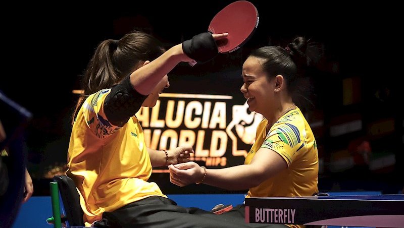Cátia Silva e Marliane Santos celebram o bronze no