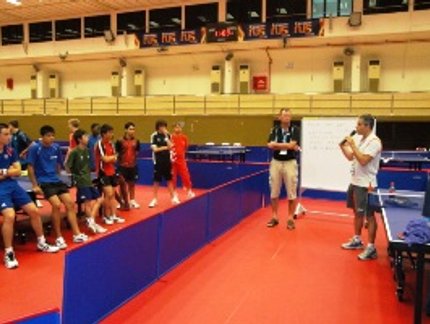 ERIC E CAROLINE PARTICIPAM DE TREINAMENTO ORGANIZADO PELA ITTF