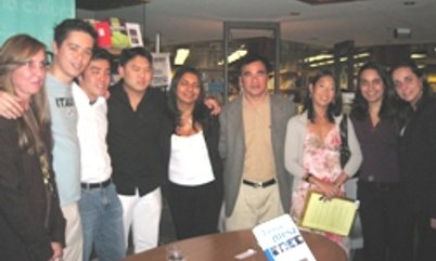 LANÇAMENTO DE LIVRO É SUCESSO EM SP