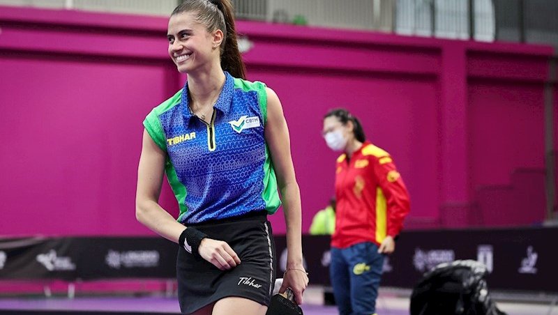 Bruna Takahashi sorri ao conseguir feito que não e