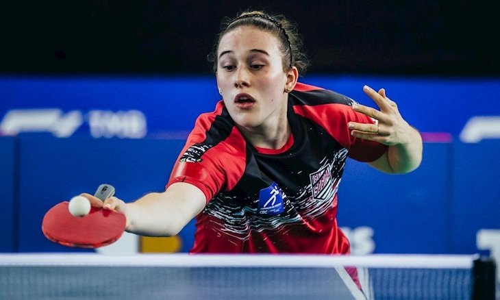 Victoria Strassburger joga em casa a competição. F